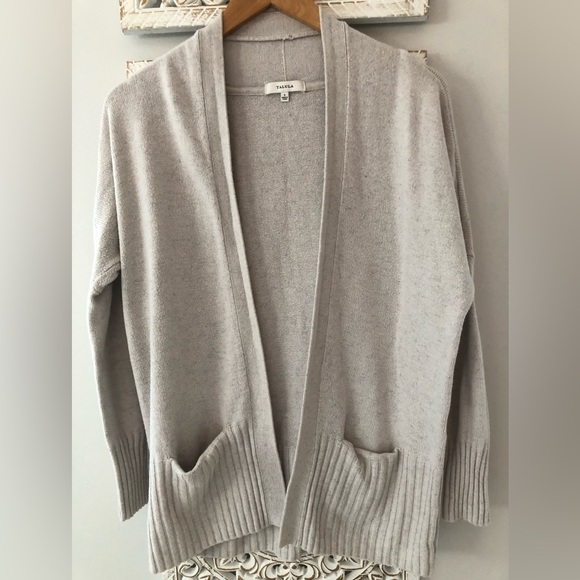 ❗️❗️SOLD ❗️❗️Aritzia Talula Lenox cardigan - Picture 4 of 7